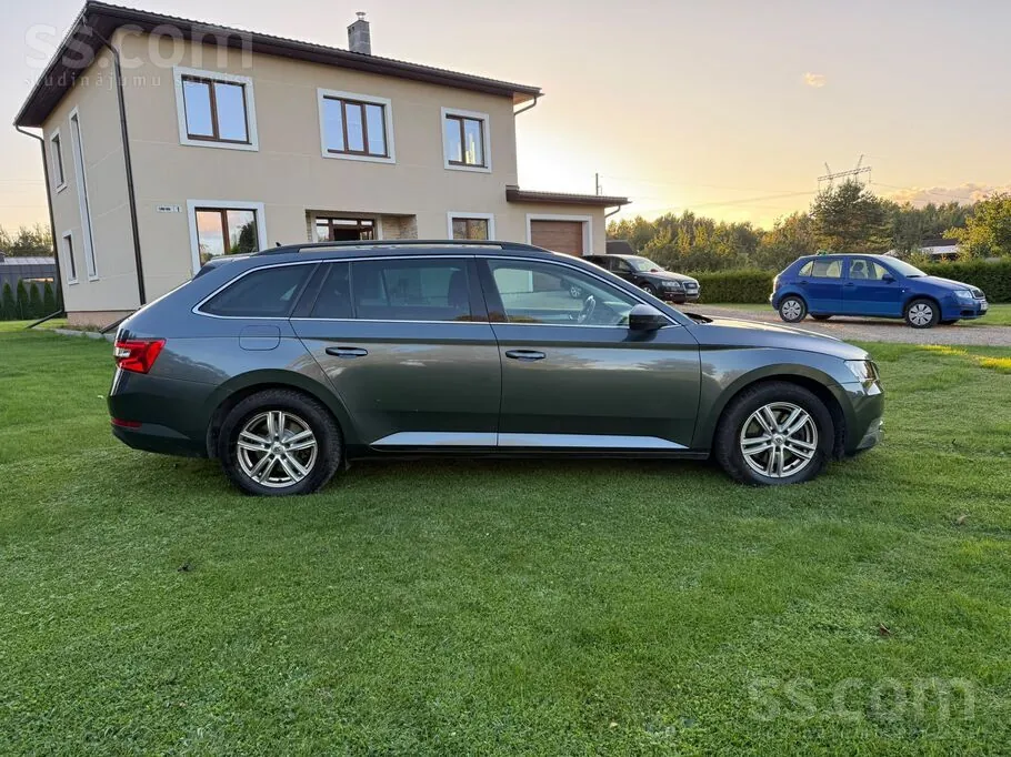 Skoda Superb 2017 photo 2
