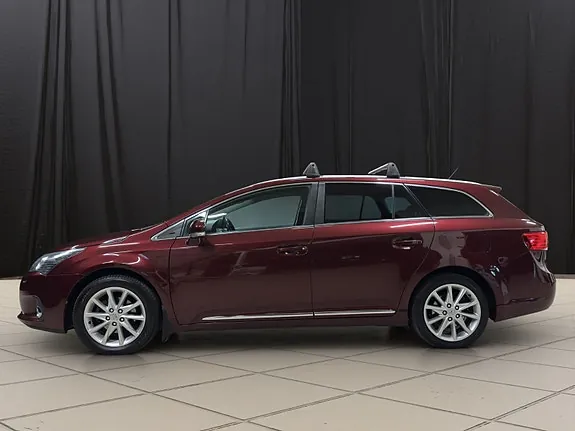 Toyota Avensis 2012 photo 2