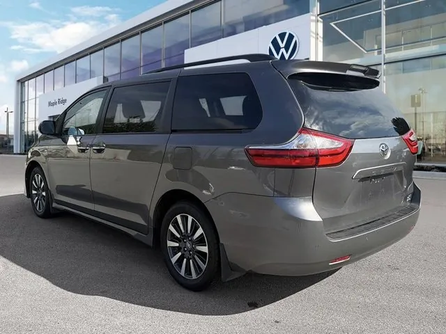 Toyota Sienna 2018 photo 3
