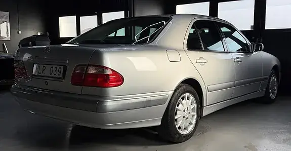 Mercedes-Benz E 240 2001 photo 4