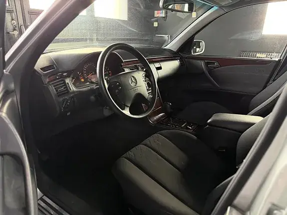 Mercedes-Benz E 240 2001 photo 5