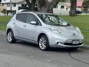 Nissan Leaf 2011 photo 2