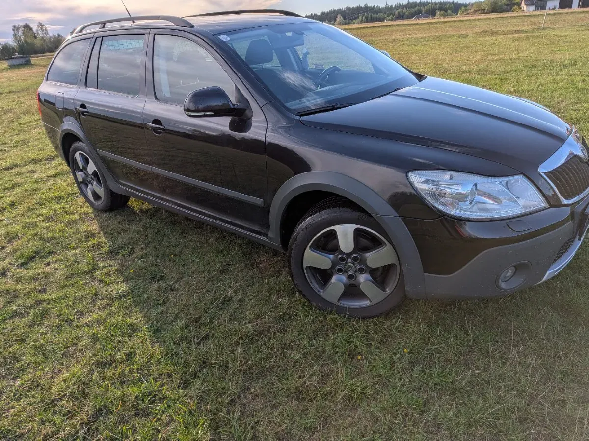 Skoda Octavia 2010 photo 2