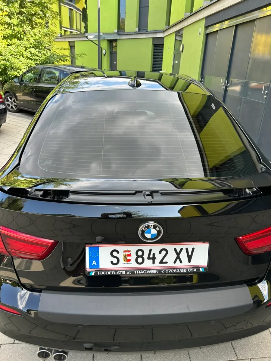 BMW 3 Series 2018 photo 3