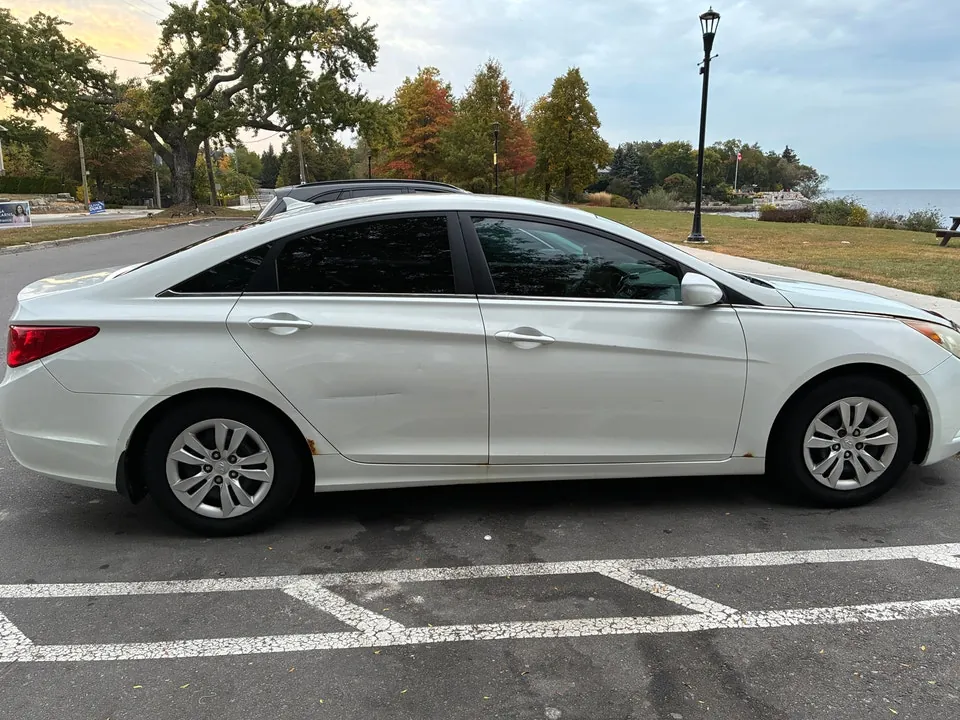 Hyundai Sonata 2011 photo 2