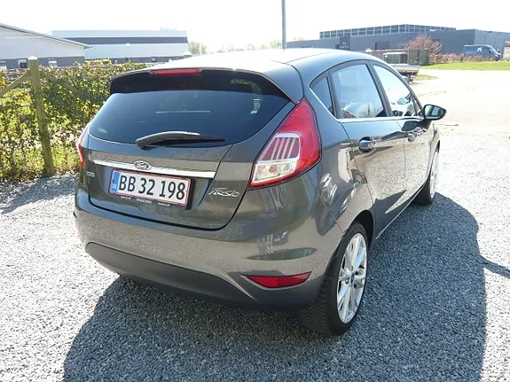 Ford Fiesta 2016 photo 2