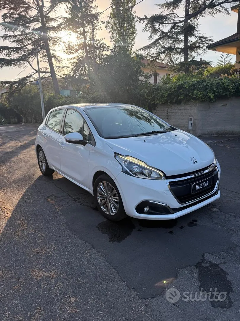Peugeot 208 2017 photo 2
