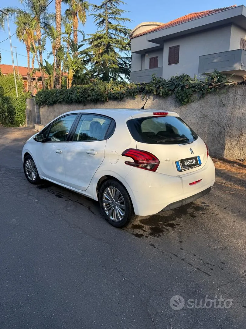 Peugeot 208 2017 photo 4