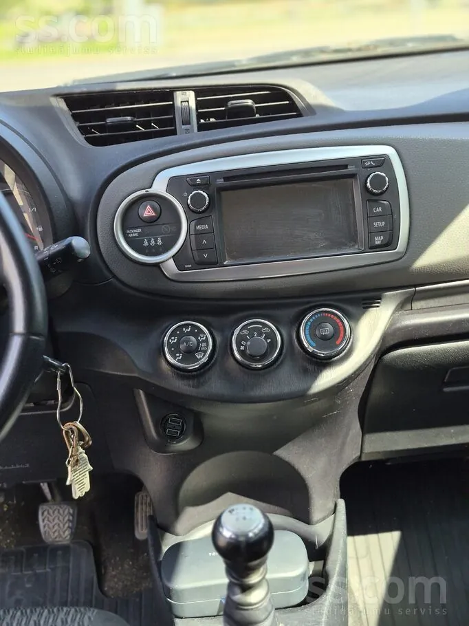 Toyota Yaris 2013 photo 5