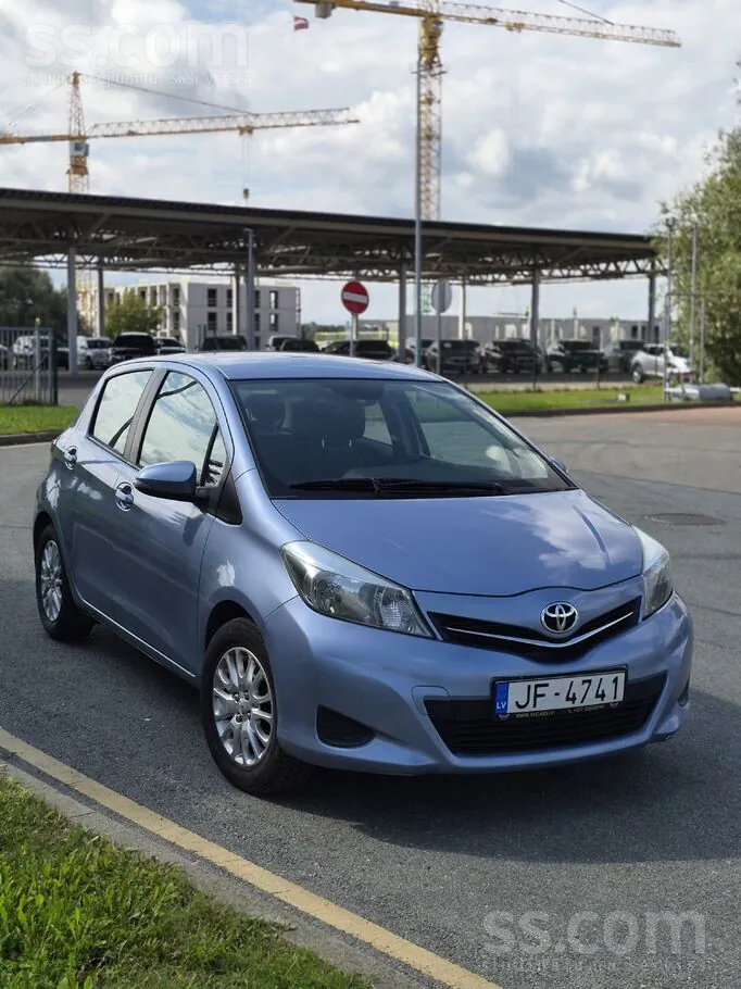 Toyota Yaris 2013 photo 4