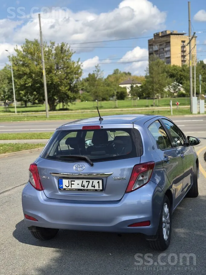 Toyota Yaris 2013 photo 2