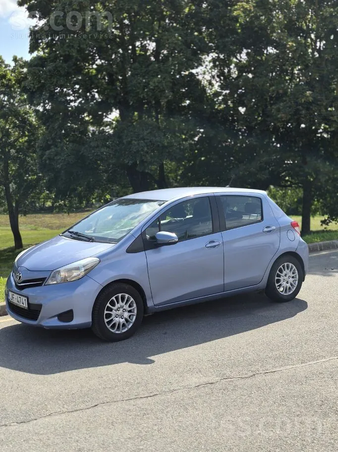 Toyota Yaris 2013 photo 3