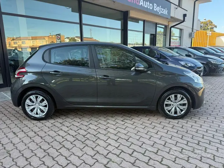 Peugeot 208 2014 photo 4