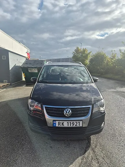Volkswagen Touran 2010 photo 2