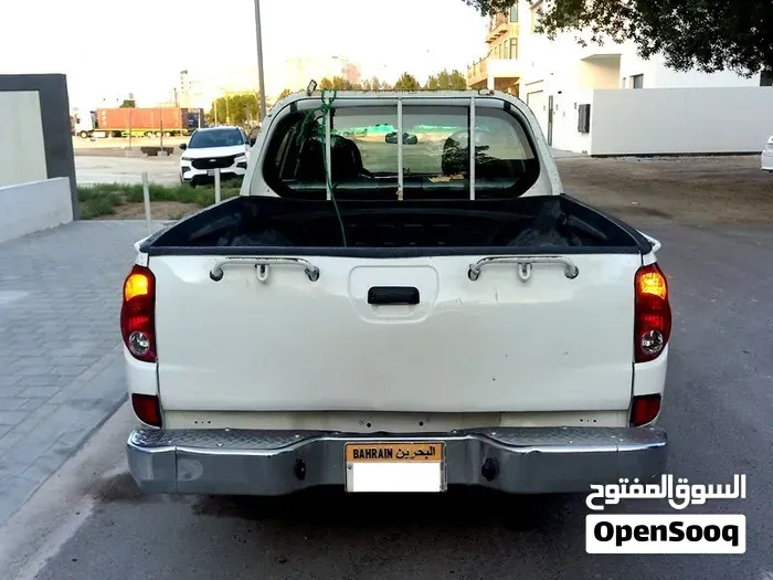 Mitsubishi L200 2009 photo 2