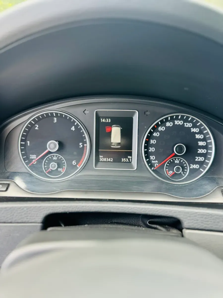 Volkswagen Multivan 2015 photo 3