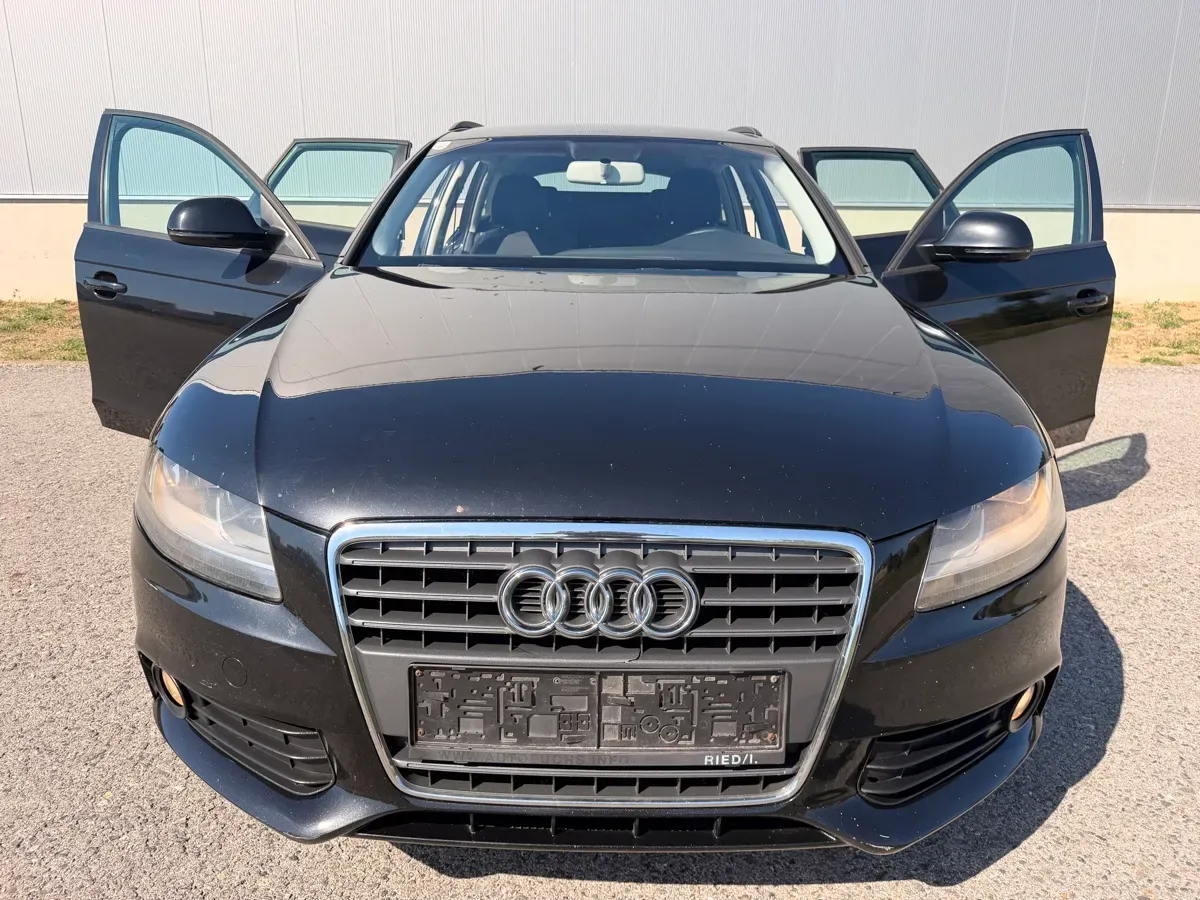 Audi A4 2009 photo 2