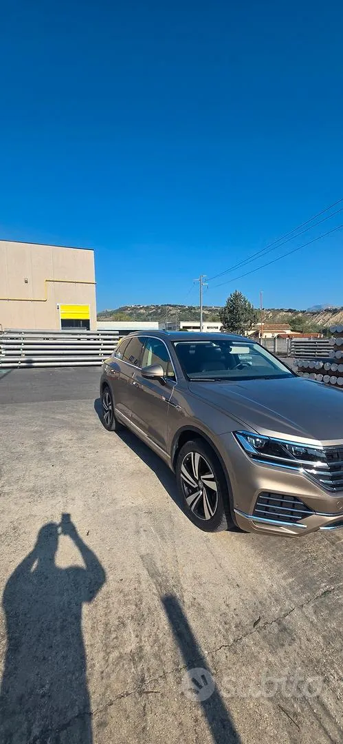 Volkswagen Touareg 2018 photo 2