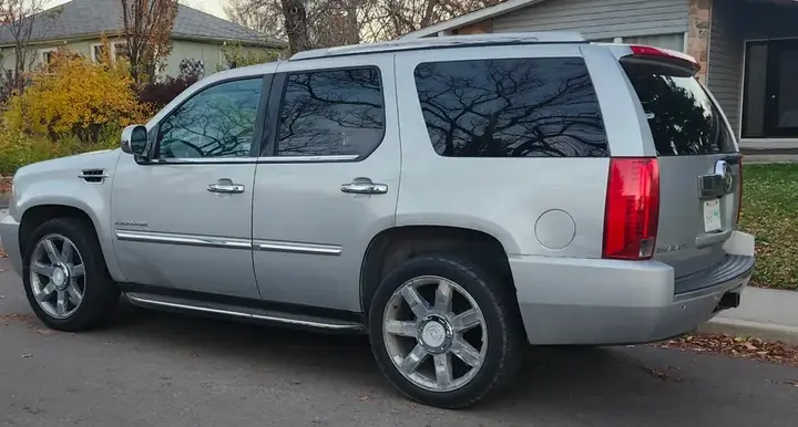 Cadillac Escalade 2011 photo 2