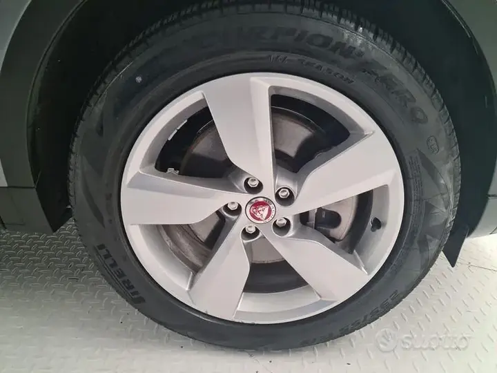 Jaguar E-Pace 2022 photo 5