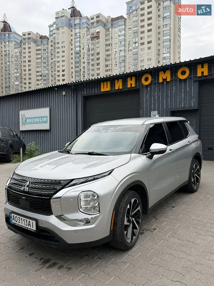 Mitsubishi Outlander 2021 photo 2