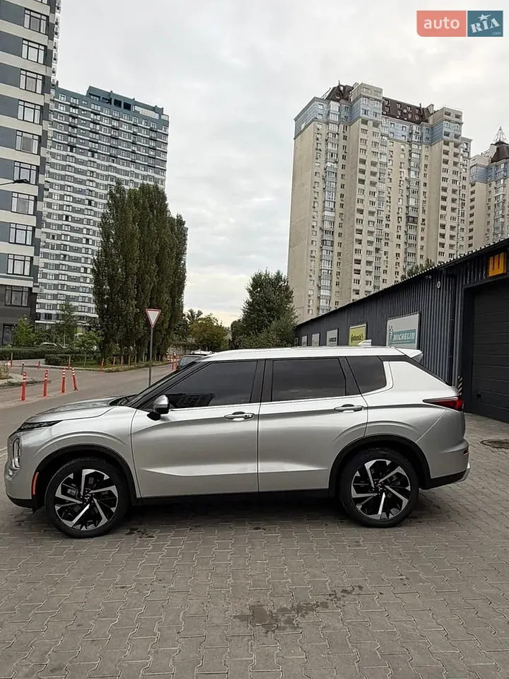 Mitsubishi Outlander 2021 photo 3