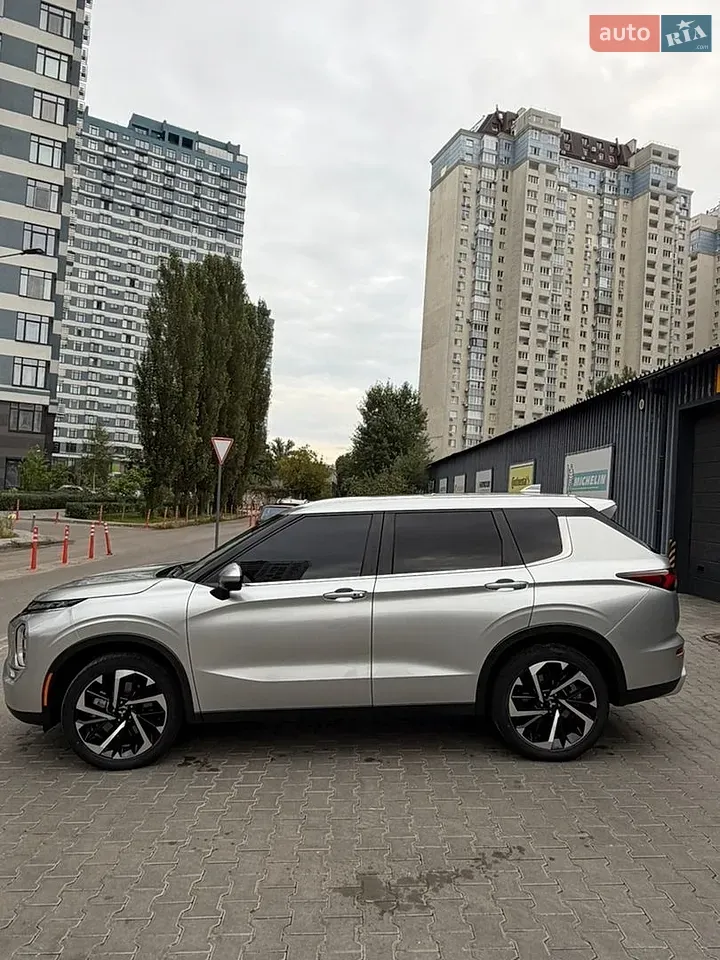 Mitsubishi Outlander 2021 photo 4