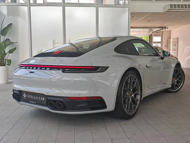 Porsche 911 2021 photo 4