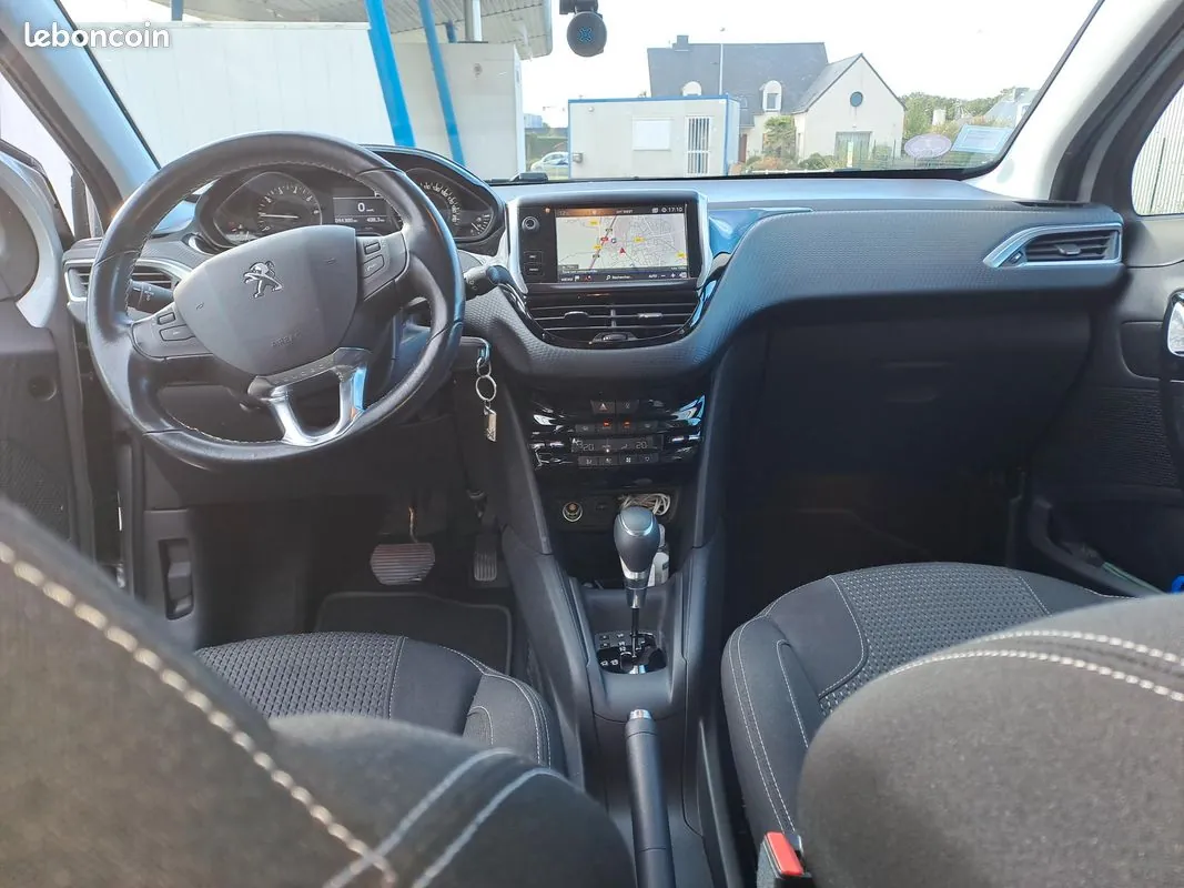 Peugeot 208 2017 photo 2