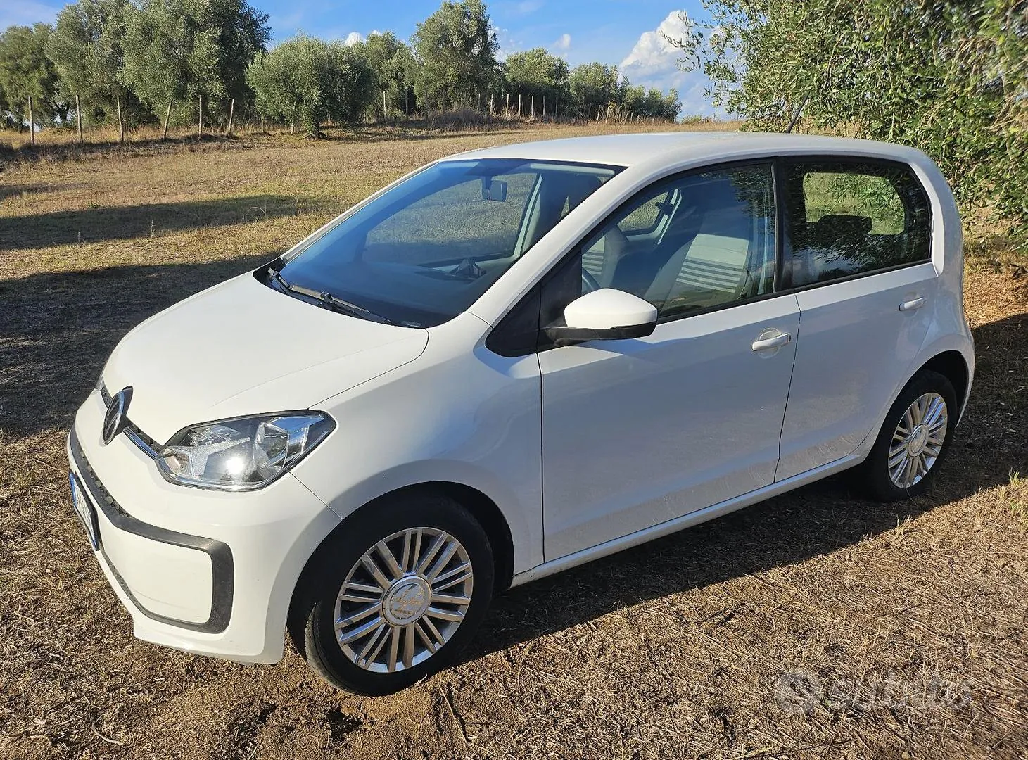 Volkswagen Up 2017 photo 2