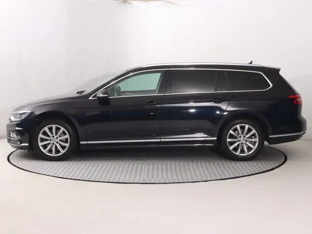 Volkswagen Passat Variant 2017 photo 2