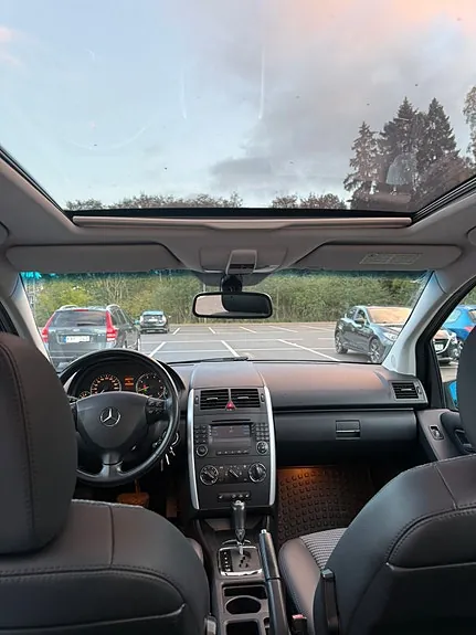 Mercedes-Benz A200