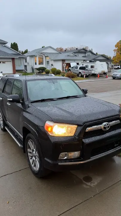 Toyota 4Runner 2012 photo 2