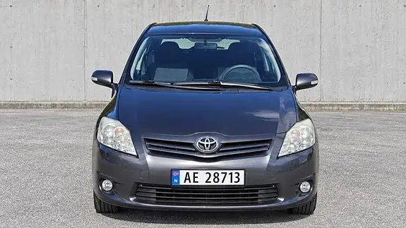 Toyota Auris 2010 photo 2