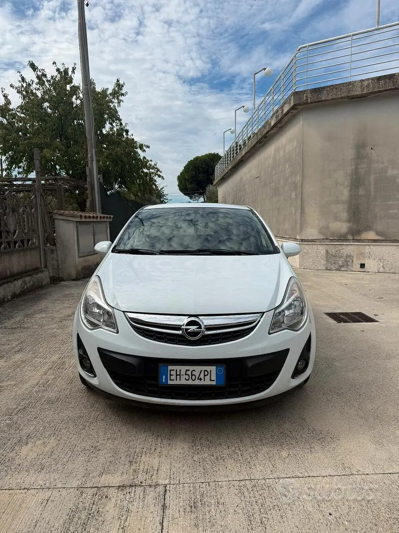 Opel Corsa 2011 photo 2