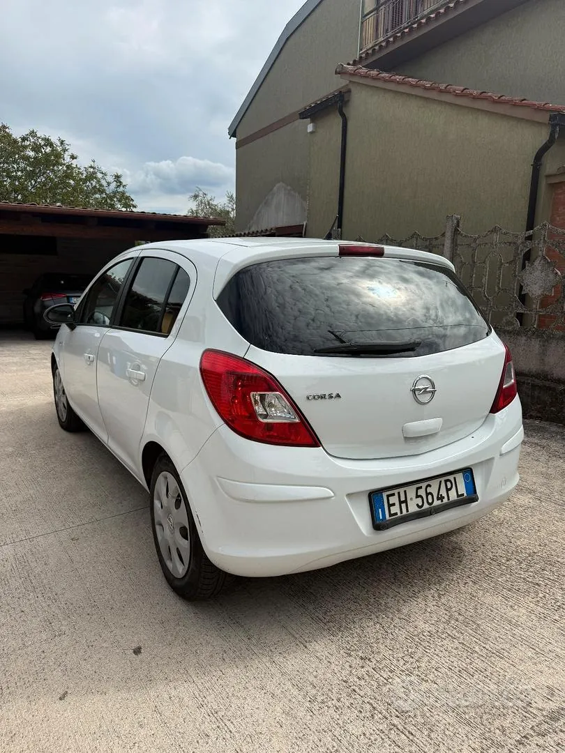 Opel Corsa 2011 photo 3