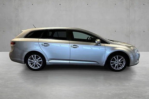 Toyota Avensis 2011 photo 4
