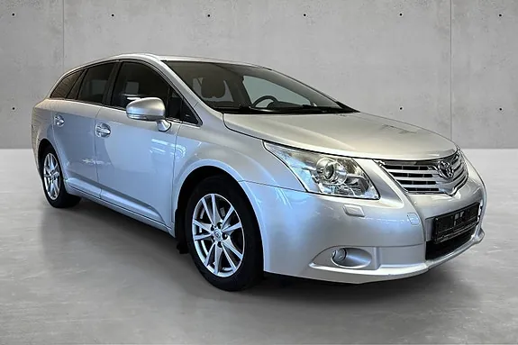 Toyota Avensis 2011 photo 2