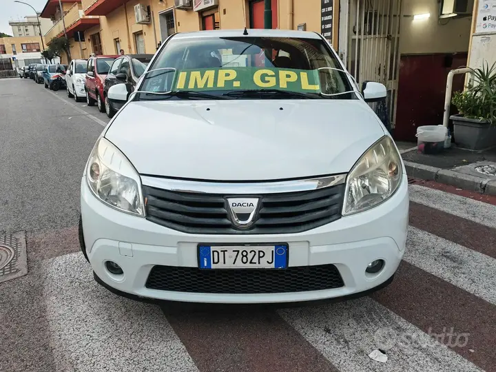 Dacia Sandero 2009 photo 2