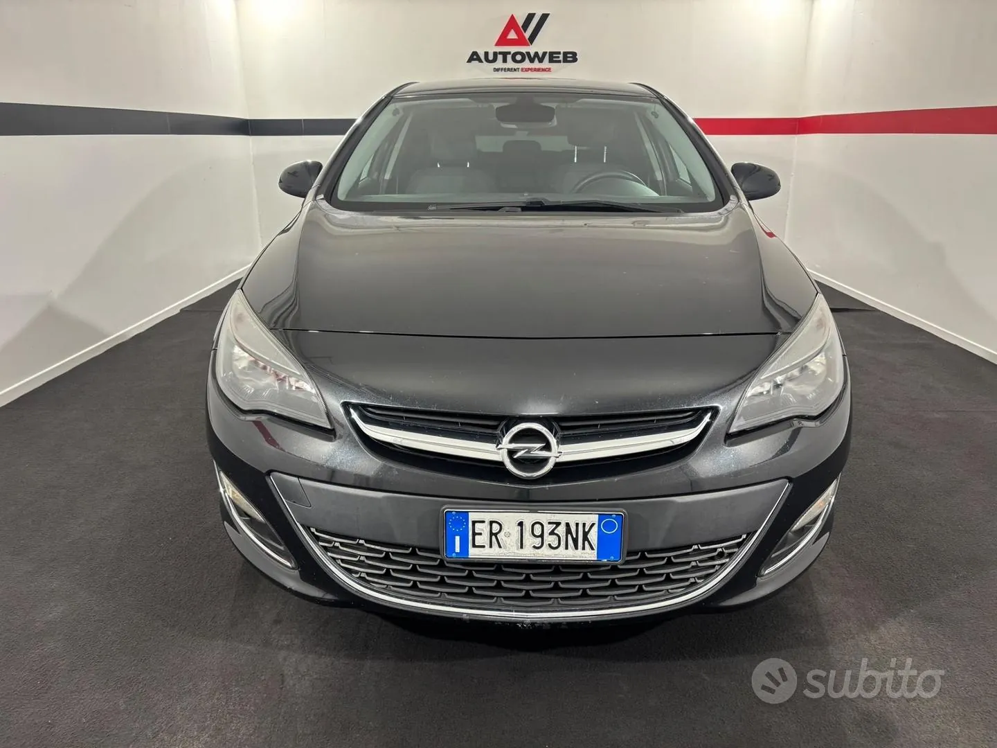 Opel Astra 2013 photo 2