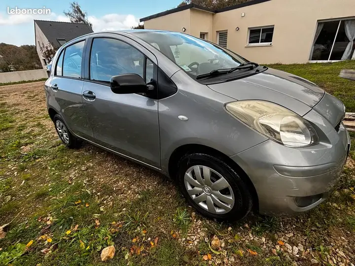 Toyota Yaris 2010 photo 2