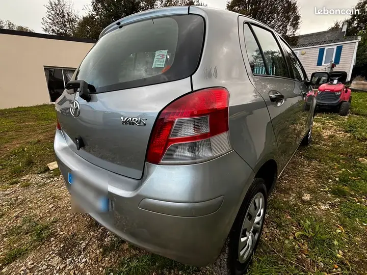 Toyota Yaris 2010 photo 3