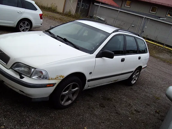 Volvo V40 1999 photo 4