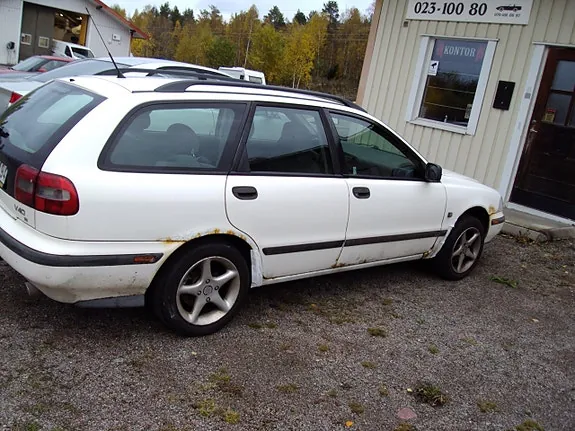 Volvo V40 1999 photo 3