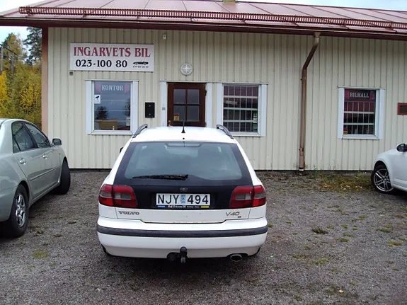 Volvo V40 1999 photo 2