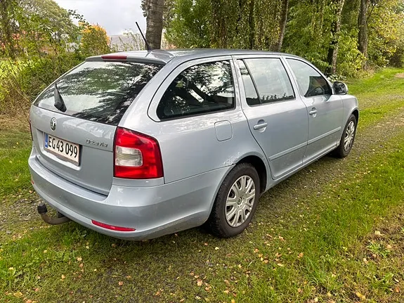 Skoda Octavia 2012 photo 3