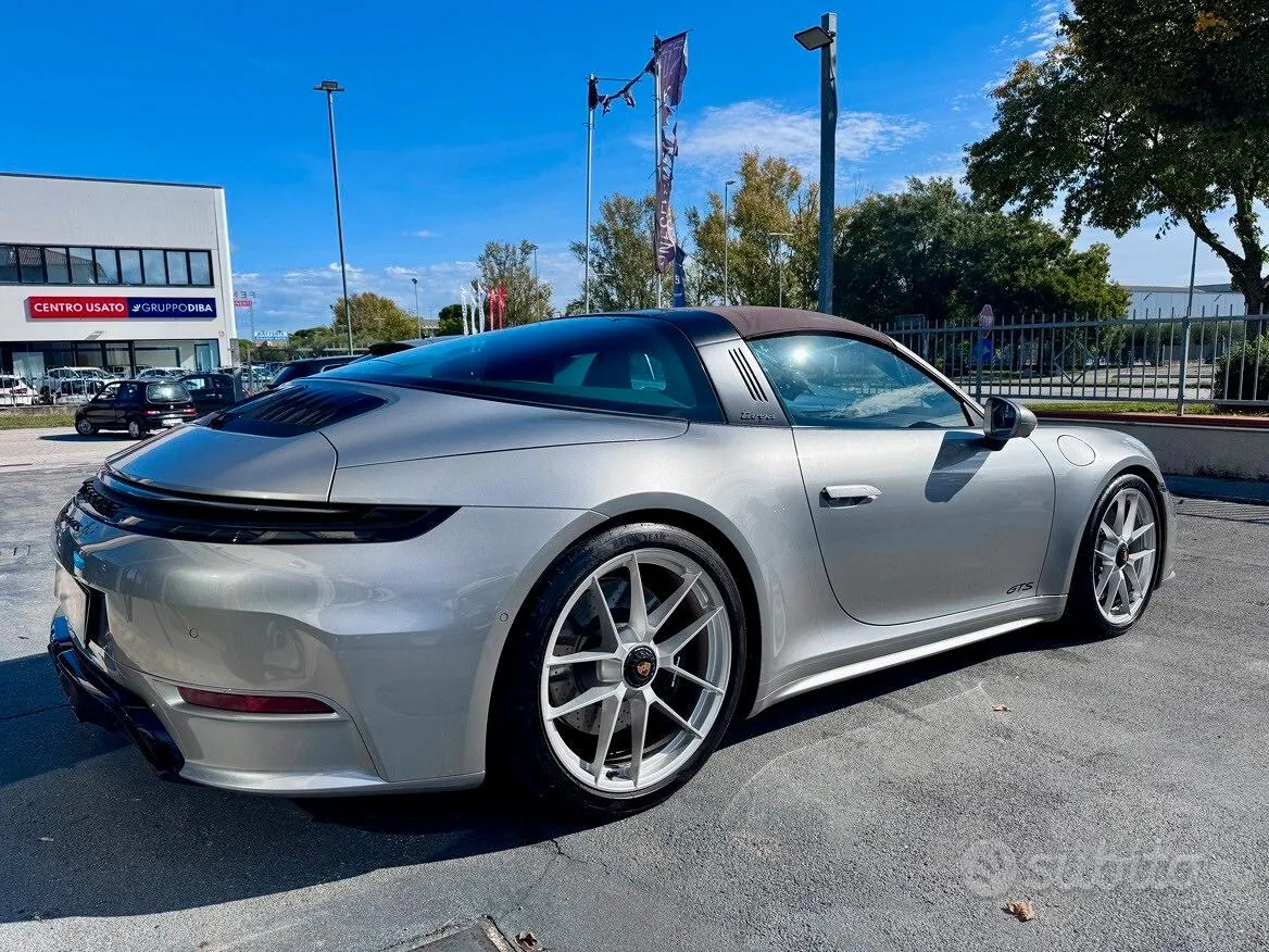 Porsche 911 2025 photo 4