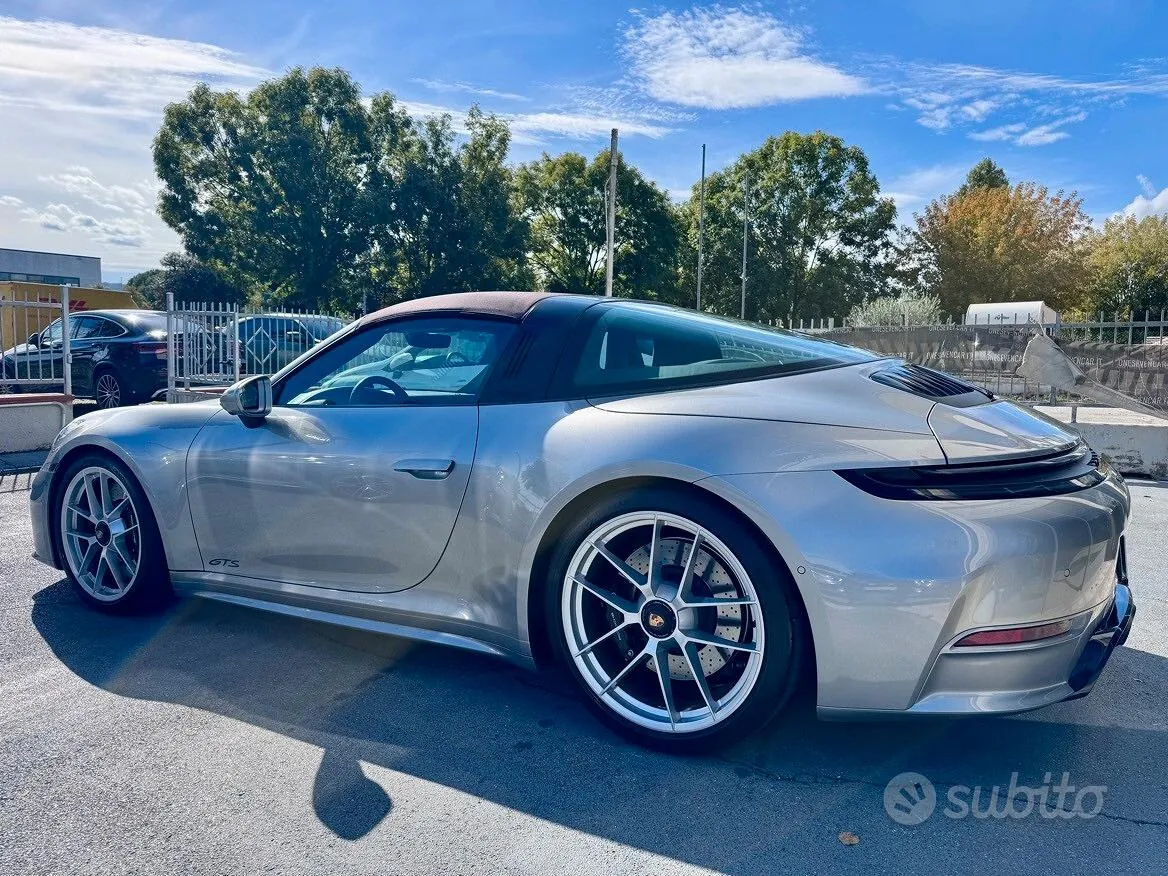 Porsche 911 2025 photo 2