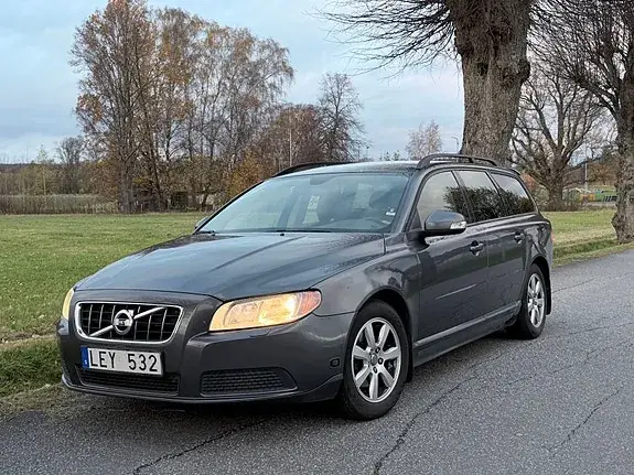 Volvo V70 2011 photo 2