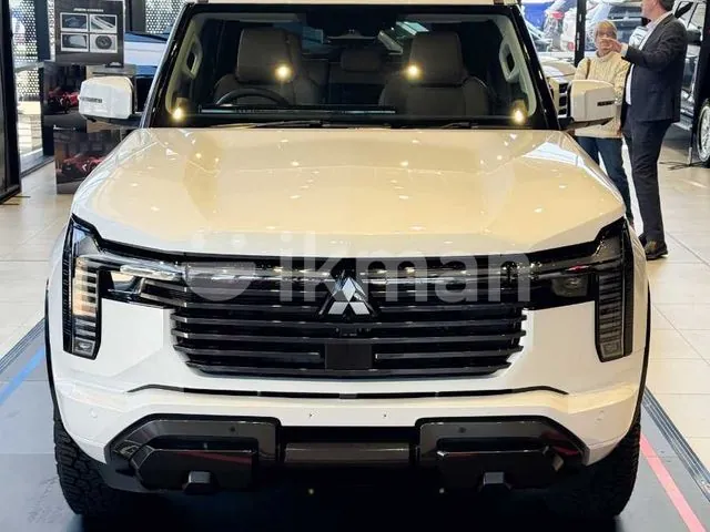 Mitsubishi Pajero 2026 photo 3